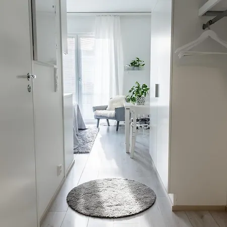 Compact High Quality Floor In Perfect Location