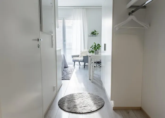 Compact High Quality Floor In Perfect Location